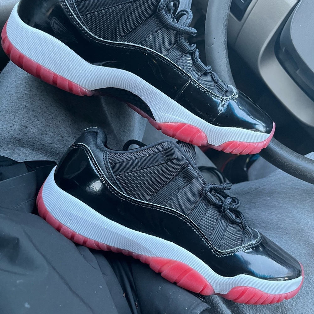 Air Jordan 11 Low (Breds)